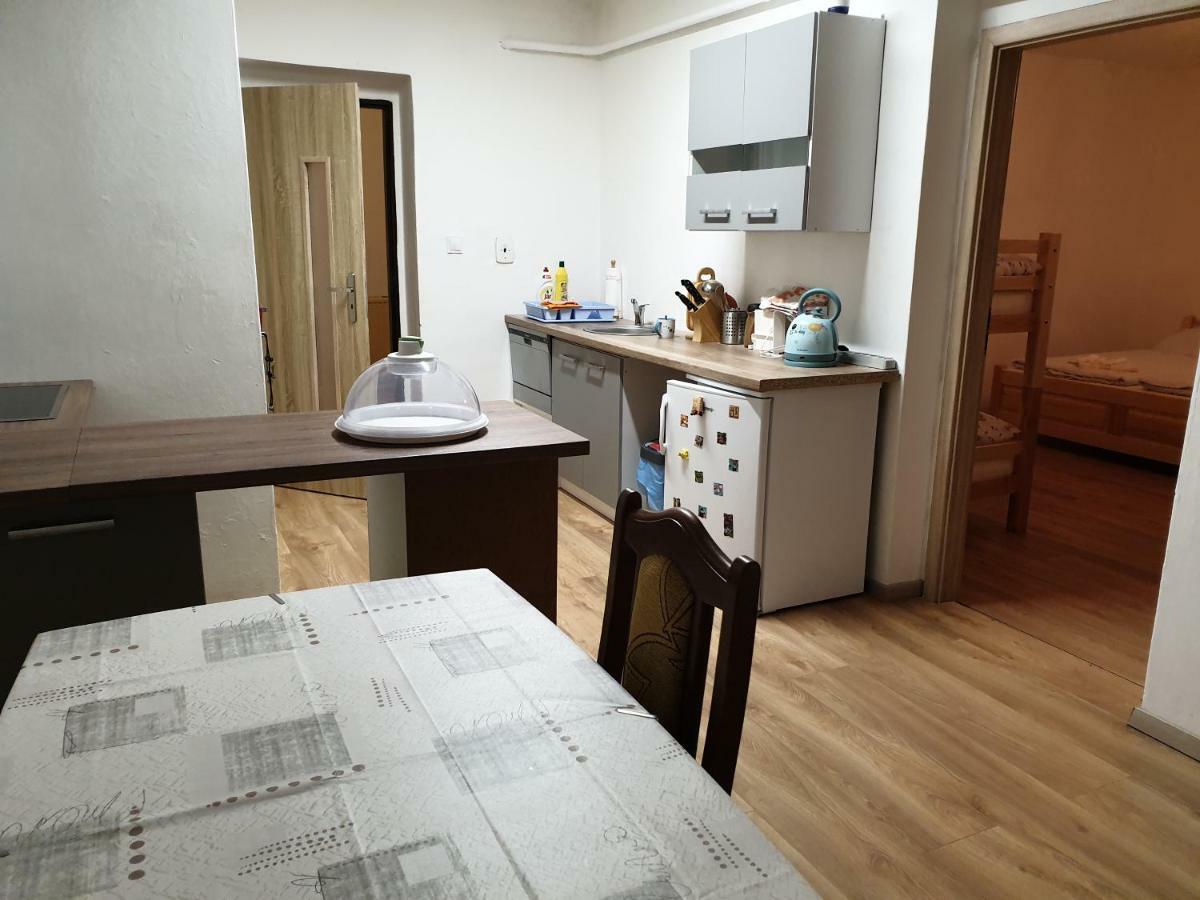 Apartment 33 *